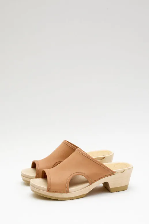 No.6 Store Alexis Clog on Mid Heel in Desert