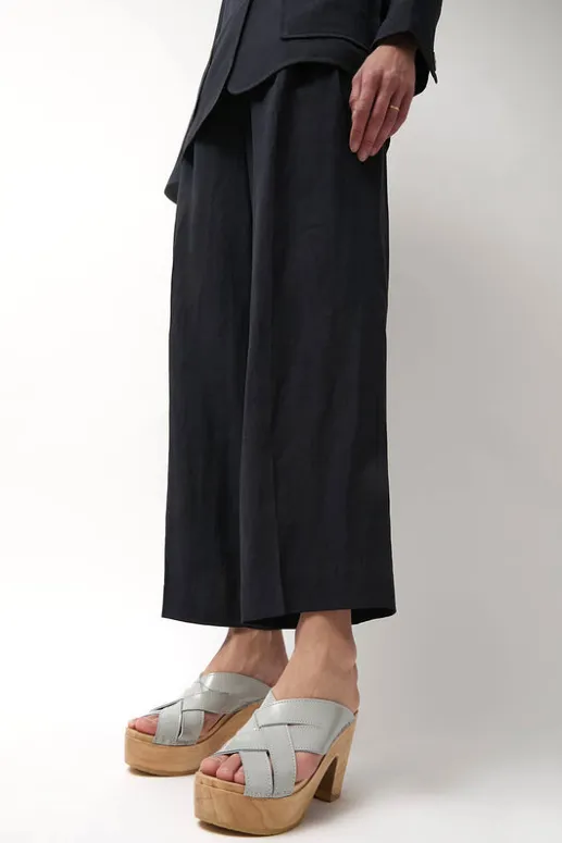 No.6 Store Basket Clog on Platform in Dove Patent