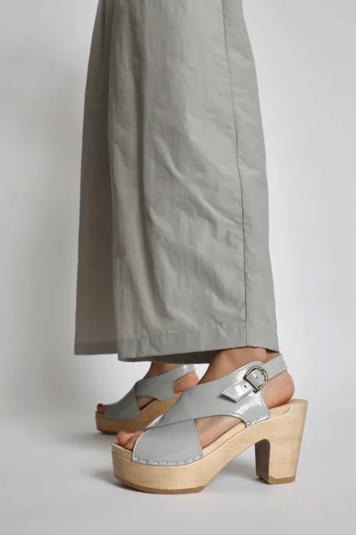 No.6 Store Crossover Clog on Platform in Dove Patent