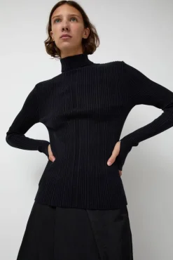 No.6 Store Inner Pleats Pola Knit in Navy
