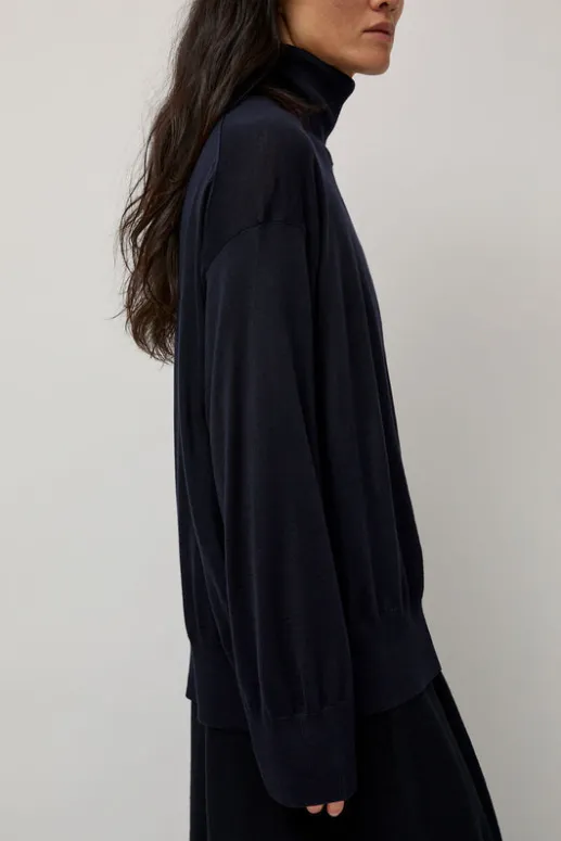 No.6 Store La Base Turtleneck in Navy