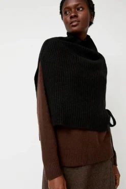 No.6 Store Neck Warmer in Black