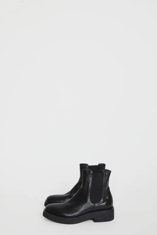 No.6 Store Pull on Crepe Sole Boot in Nero