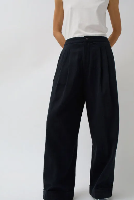 No.6 Store Wes Pleat Pant in Black Warp and Indigo Weft